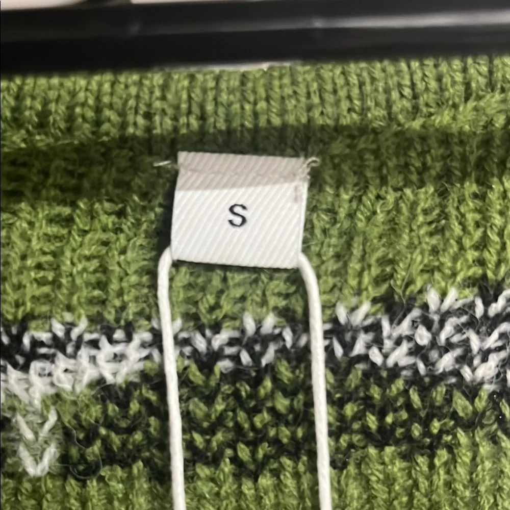 Green Sheep Pattern V-Neck Cardigan Sweater - Picture 4 of 8